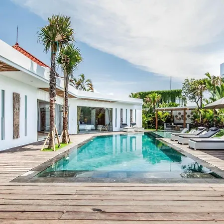 Opulent 6 Bedroom In Canggu, 400M To Finns Beach Haven