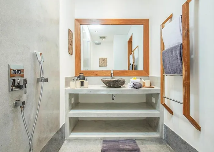 Opulent 6 Br In Canggu, 400m To Finns Beach Haven