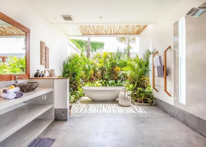 Luxury 6br Villa, Canggu, 400m To Finns