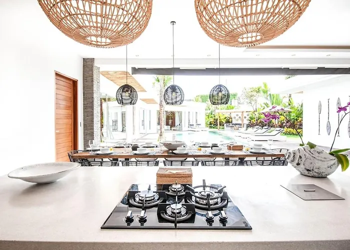 Opulent 6 Br In Canggu, 400m To Finns Beach Haven Villa